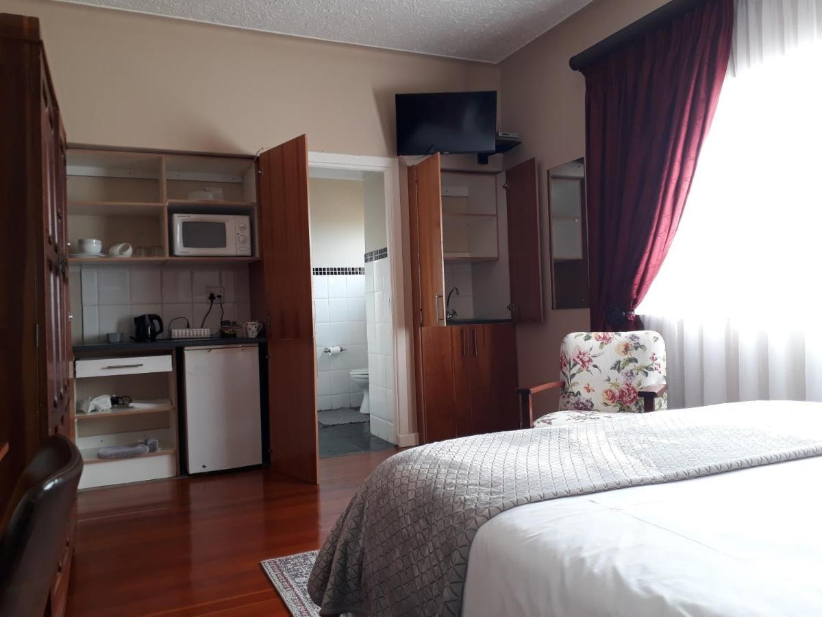 แฮร์วูดลอดจ์ Bed & Breakfast อีสต์ลอนดอน ภายนอก รูปภาพ