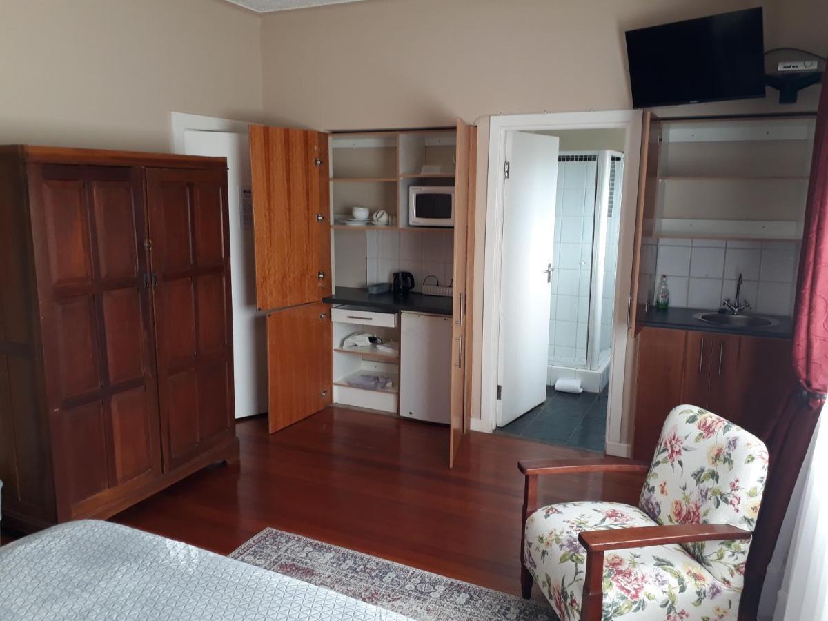 แฮร์วูดลอดจ์ Bed & Breakfast อีสต์ลอนดอน ภายนอก รูปภาพ