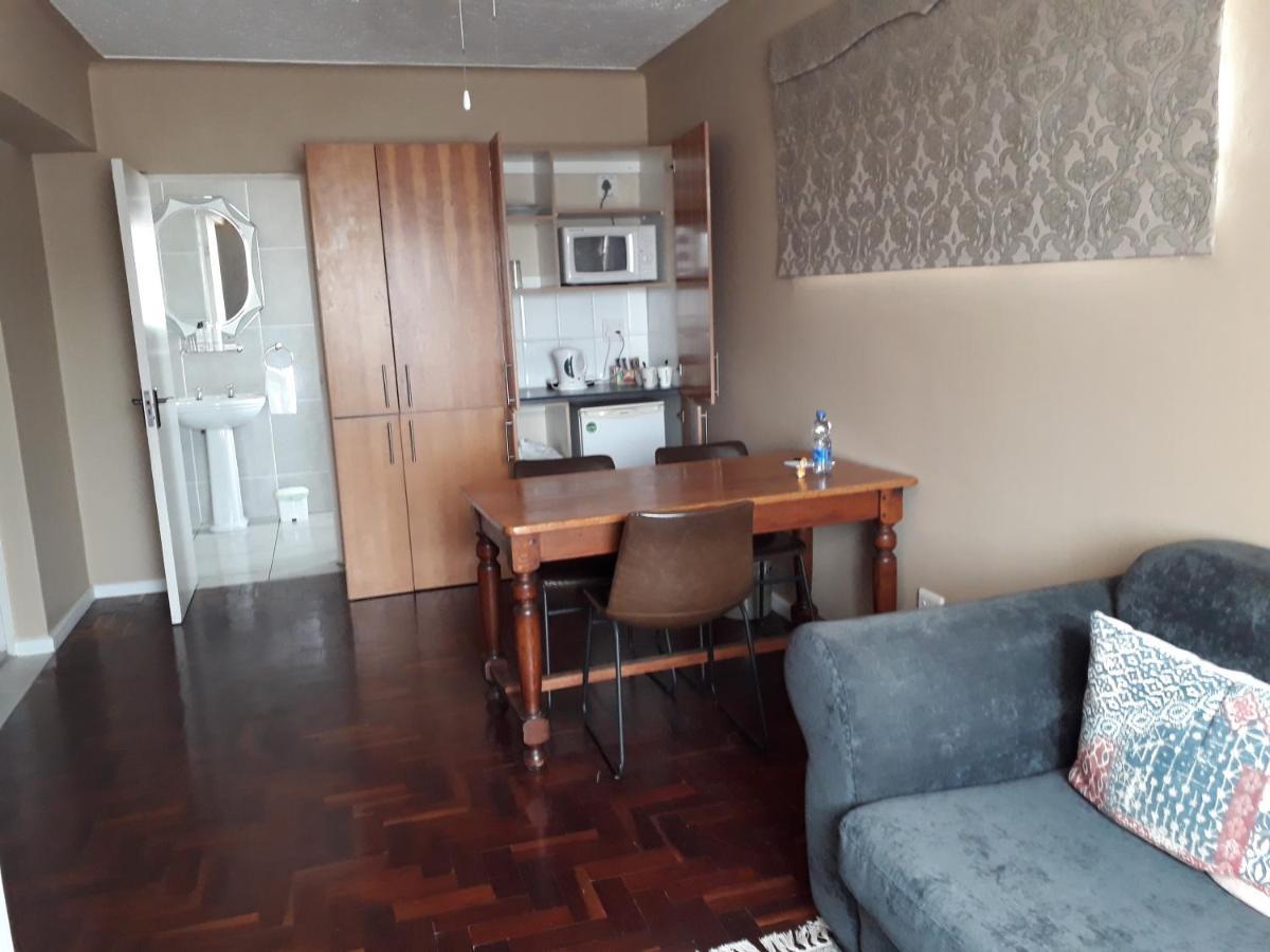แฮร์วูดลอดจ์ Bed & Breakfast อีสต์ลอนดอน ภายนอก รูปภาพ