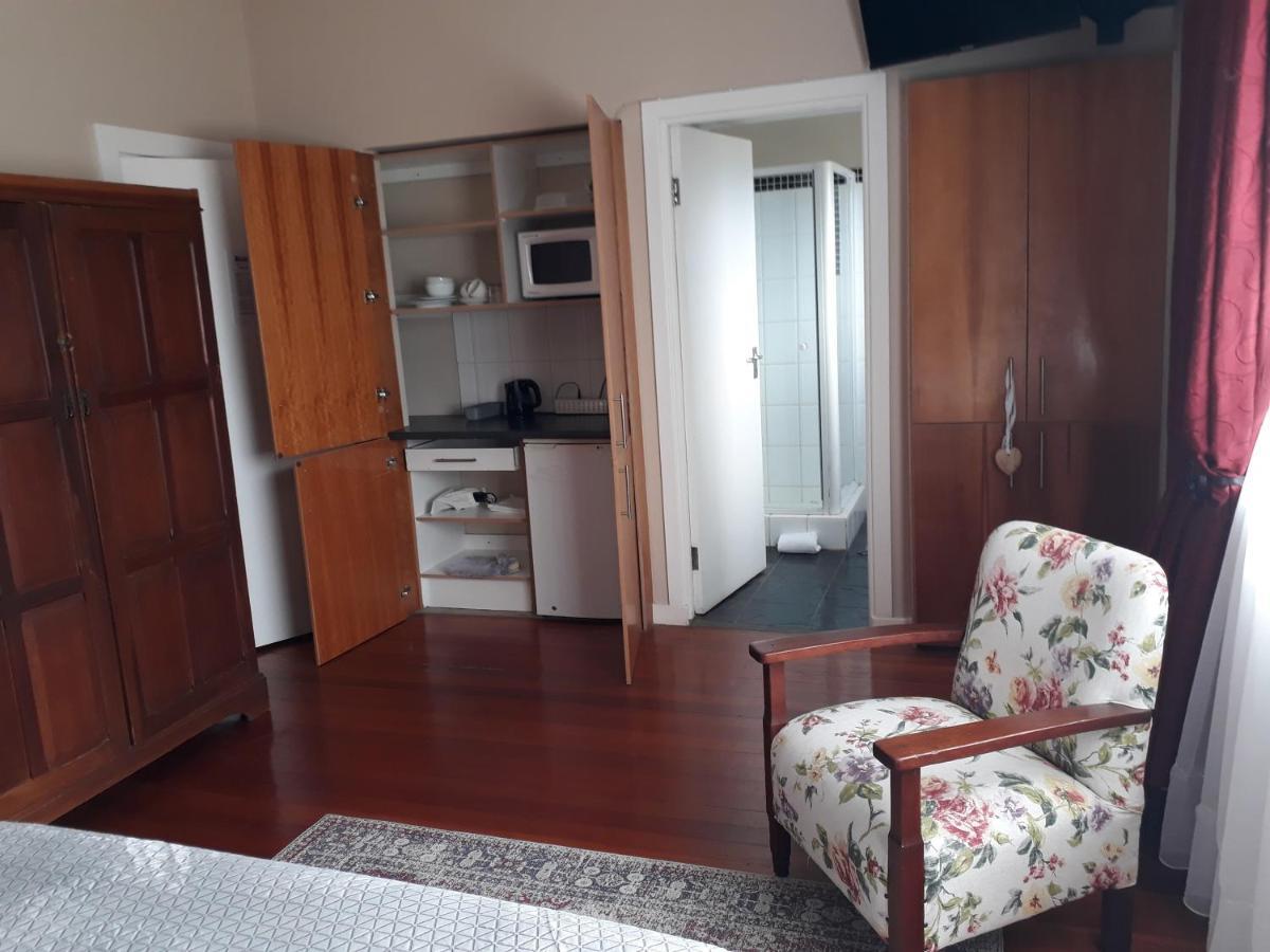 แฮร์วูดลอดจ์ Bed & Breakfast อีสต์ลอนดอน ภายนอก รูปภาพ