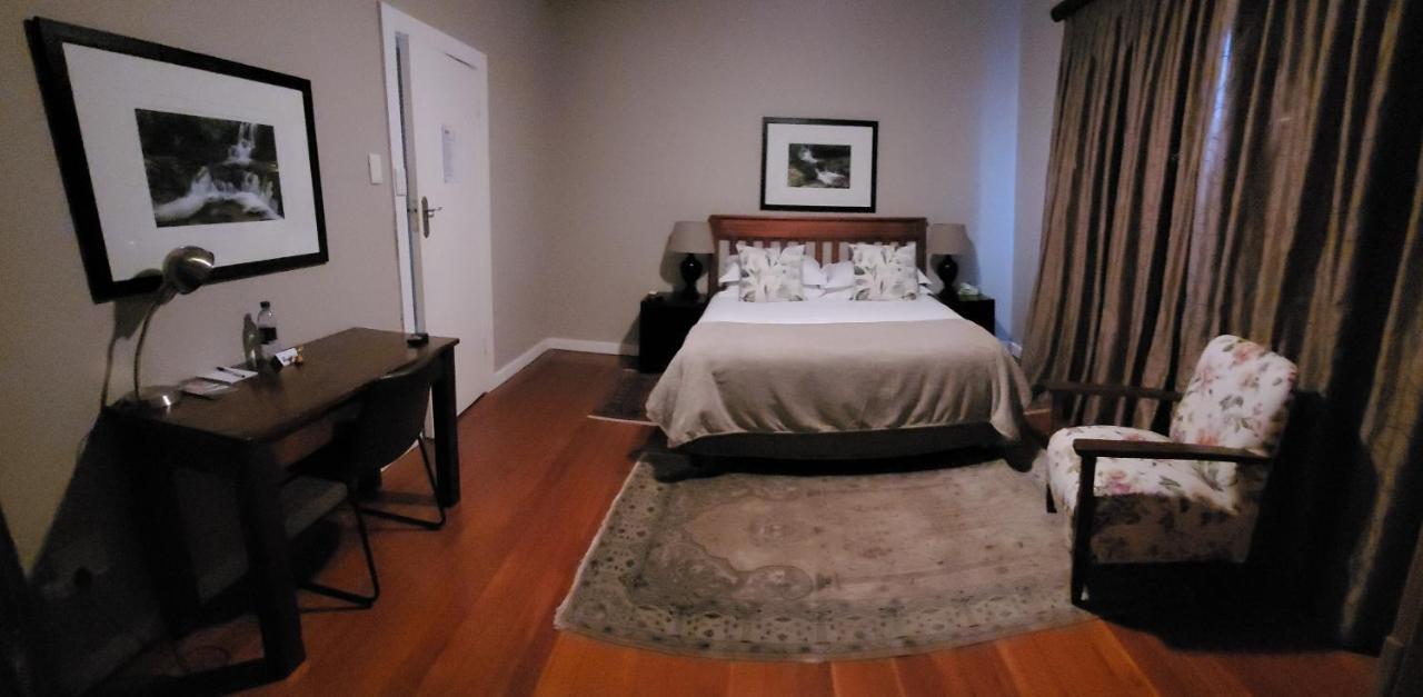 แฮร์วูดลอดจ์ Bed & Breakfast อีสต์ลอนดอน ภายนอก รูปภาพ